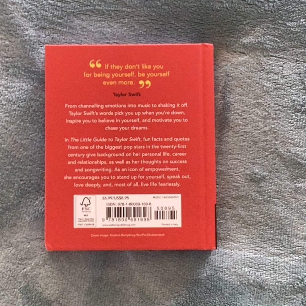 Taylor Swift Red Guide Book - Picture 2 of 3